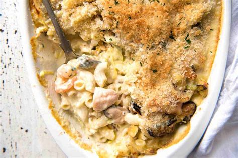 I combine tender steamed maine lobster chunks in between pasta, jarred or homemade alfredo sauce and fresh. Seafood Gratin Pasta Bake | RecipeTin Eats