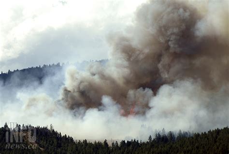 Smith Creek Fire At 200 Hectares More Than 2500 Evacuated Infonews