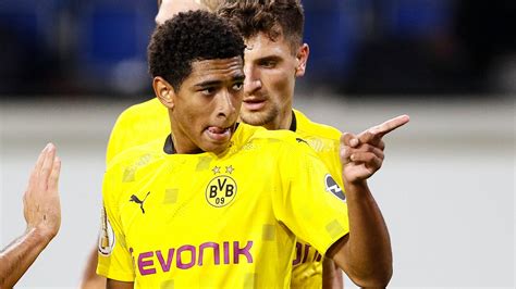 Nun hat er die hassbotschaften öffentlich. DFB-Pokal, Borussia Dortmund - Jude Bellingham mit (fast ...