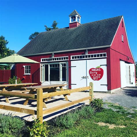 The Best Wineries Breweries And Distilleries In The Hamptons Purewow