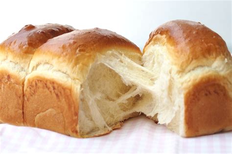 When i first tore this bread open and saw the pillow soft interior, i had to stop my self from shoving my face into it. HOKKAIDO MILK LOAF (JAPANESE STYLE) - BAKE WITH PAWS