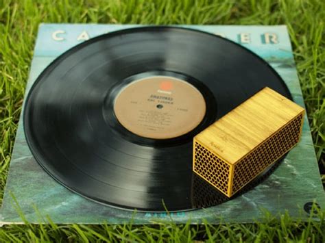 Get The Rokblok The Worlds Smallest Wireless Record Player Geeky