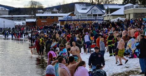 The New Year S Day Lake George Polar Plunge Take The Plunge In