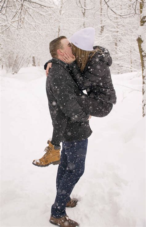 Great 90 Snow Photography Shoot And Pose Ideas With Images Winter Couple Pictures Winter