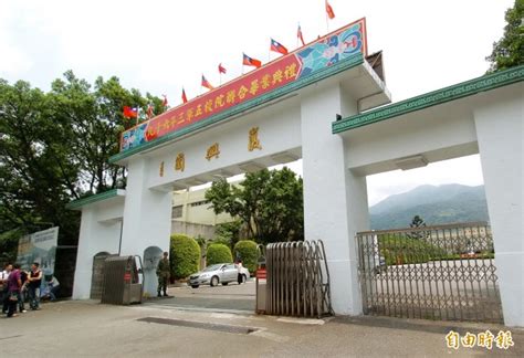 嘉南藥理大學（英語：chia nan university of pharmacy and science，cnu），簡稱嘉藥、嘉南藥大，是一所位於臺南市 仁德區的私立科技大學，亦為臺灣設有藥學系的九所大專院校之一。 國防大學：學生退學非因愛滋病 是德行未達標準 - 政治 - 自由時報電子報
