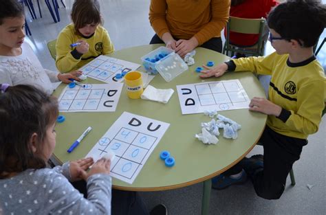 Los cuentos interactivos de mundo primaria permiten leer los relatos como si de un libro se tratase, permitiendo así una presentación atractiva e interactiva no esperes más para acceder a los cuentos interactivos presentados por mundo primaria. Grupos interactivos ~ Una Pizca de Educación | Family ...
