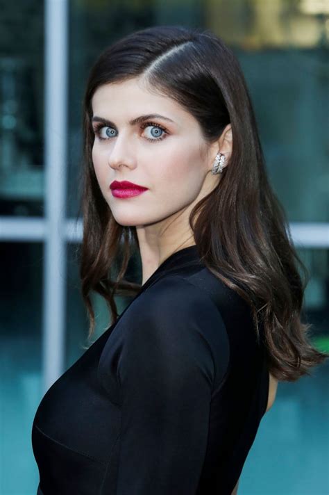 Top 20 Best Alexandra Daddario Wallpapers And Pictures Of 2019 Top 10