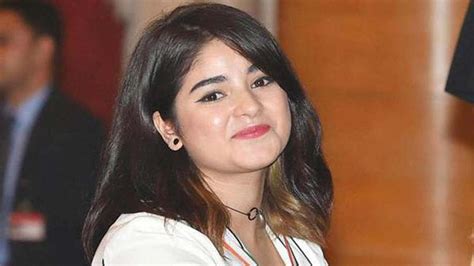 Dangal Actress Zaira Wasim Tweets In Support Of Woman Eating In Niqab Says My Choice Hindi