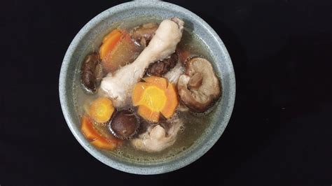 Hanya dengan berbekal royco sup krim ayam dan tiga jenis jamur seperti champignon, enoki, dan. Sup Ayam | Jamur Shitake | Jamur Hioko | Taiwan - YouTube