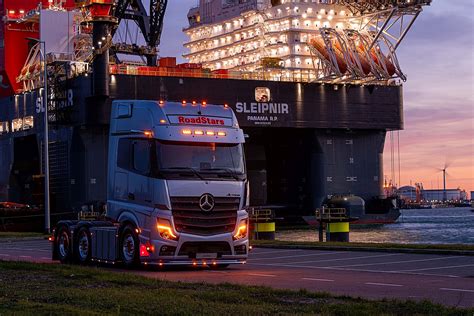 The new truck joins the existing actros family, which launched in 2018, and offers a larger cab with improved comfort and refinement levels. Dikke Powerliner Actros van Mercedes - BIGtruck