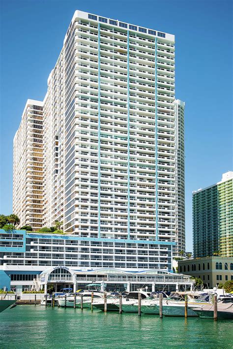 Doubletree By Hilton Grand Hotel Biscayne Bay