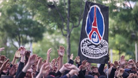 Psg Les Ultras Parisiens Boycottent Les Matchs En Signe De