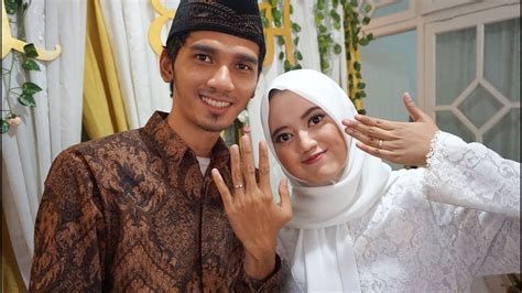 Setelah kekasihnya, cherno ameri, menengok ke belakang, ukabed yang tampak membawa kotak berisi cincin langsung berlutut. Modal Adsense Beli Cincin Untuk Lamaran - YouTube