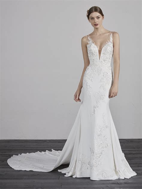 Stunning Wedding Gown With Detachable Train Modes Bridal Nz