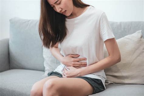 Baik payudara sebelah kiri dan sebelah kanan akan terasa lebih lembut, namun lebih sensitif, sehingga akan terasa lebih nyeri dibandingkan sebelum bunda hamil. Nyeri Pinggang Saat Hamil Muda - Detik Kesehatan