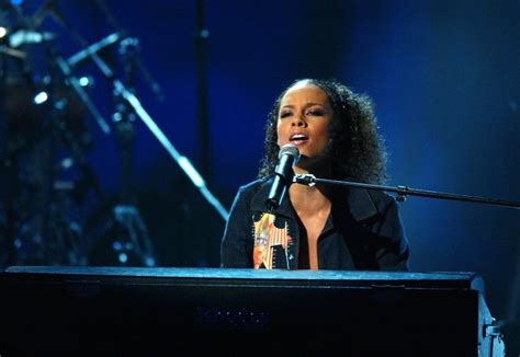 Alicia Keys 2001 Billboard Music Awards Pictures From The 90s And