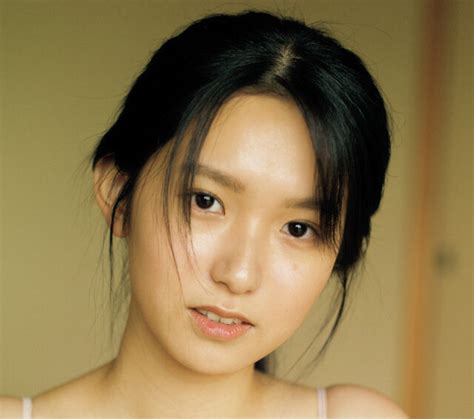 [b ] 宮古島から上京してきたばかりの新人女優・入來もも「小さい頃から自分が 誰か になるのが面白くてお芝居を続けてきました」 エンタメ ニュース