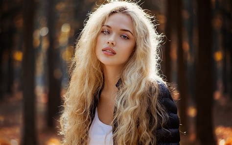 Sexy Slim Blue Eyed Long Haired Blonde Teen Girl Wallpaper 3956