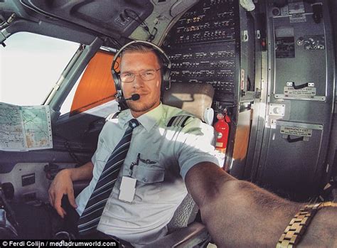 Netherlands Pilot Becomes Internet Star With Sexy Six Pack Daily Mail