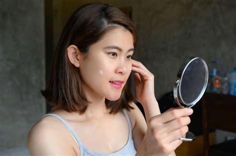 Cara Tepat Pakai Acne Spot Treatment, Sebelum atau Sesudah Skincare