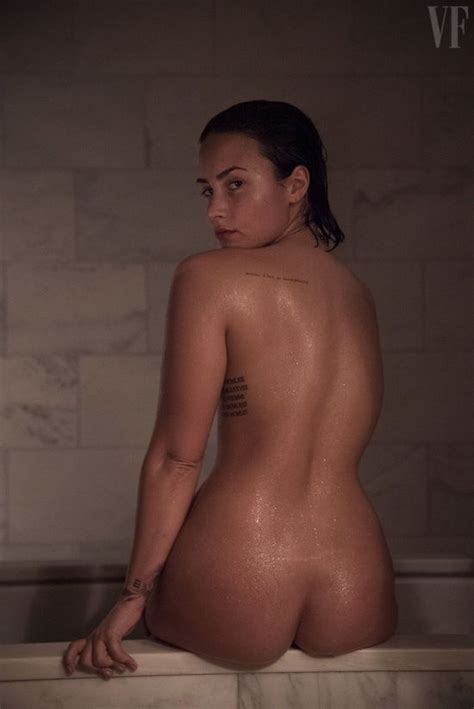 Demi Lovatos Hot Wet Nude Ass Livesexhunter