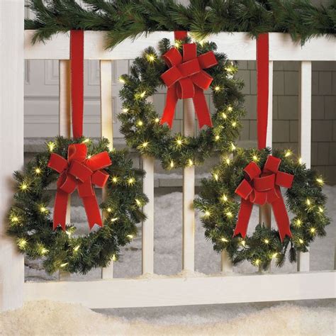 Set Of 3 Cordless Pre Lit Mini Christmas Wreaths Outdoor Christmas