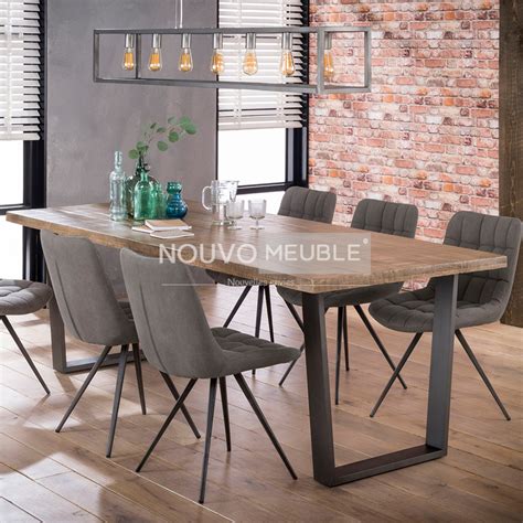 Fonctionnelle et belle, cette table industrielle donnera un cachet authentique à votre pièce à vivre. Table salle a manger industrielle, table a manger bois massif