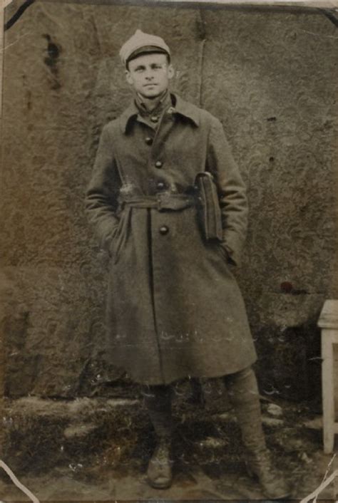 In 1940, polish army officer witold pilecki deliberately entered the auschwitz concentration camp as a prisoner to gather intelligence about the crimes committed there. Witold Pilecki / La Shoah : Faits peu connus | Pressmania