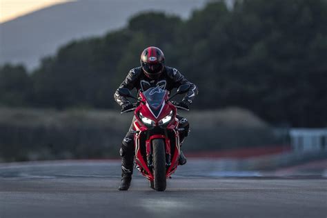 Juli 2021 in zehn europäischen städten und einer asiatischen stadt (baku) stattfinden. 2021 Honda CBR650R Revealed With Mild Improvements | Honda ...