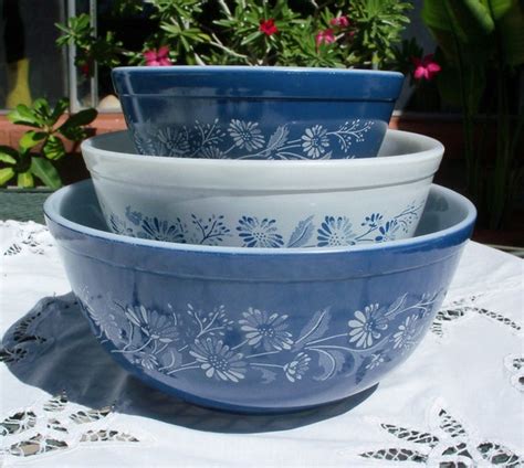 Set Of Pyrex Colonial Mist Mixing Bowls