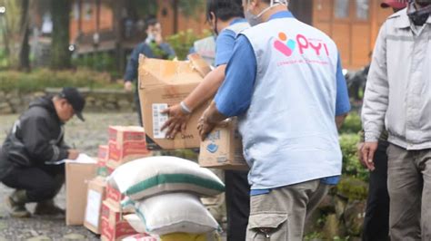 Panti Yatim Salurkan Bantuan Untuk Korban Banjir Bandang Cisarua Bogor