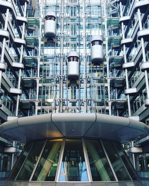 Das ludwig erhard haus in nürnberg befindet sich am meisterleinsplatz in der nähe von hochschulen und dem öffentlichen nahverkehr. Berlins futuristischster Ort: das Ludwig-Erhard-Haus in ...