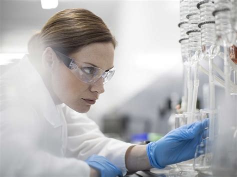 Uk Risks Losing Over 33000 Much Needed Female Scientists Each Year