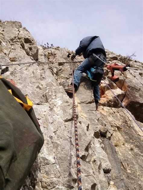 Prima via ferrata din cadrul parcului de aventură montana land șuncuiuș se află în ultimele zile de testare și completare a elementelor de siguranță. Via Ferrata Montana: Un nou traseu de aventura, inaugurat ...