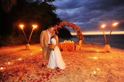 Sunset Love | Costa rica wedding, Sunset love, Wedding photography