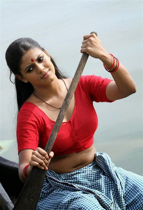 Tamil Actress Iniya Deep Navel Show In Lungi Blouse HD Photos FILM