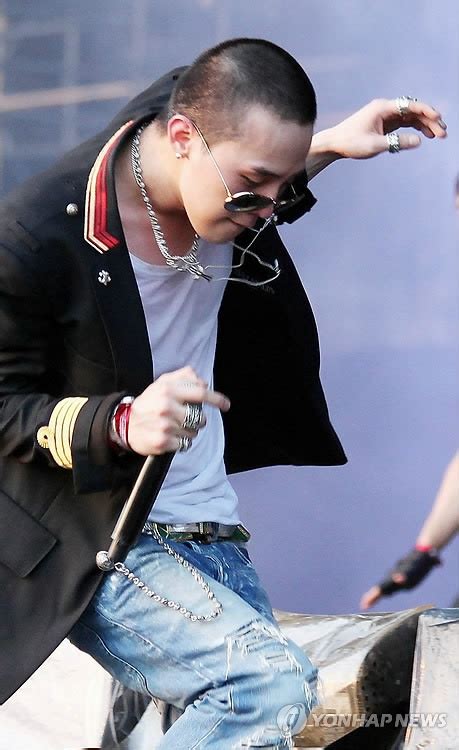 Discover ideas about g dragon. G-Dragon's New Haircut Catches the Attention of Netizens ...