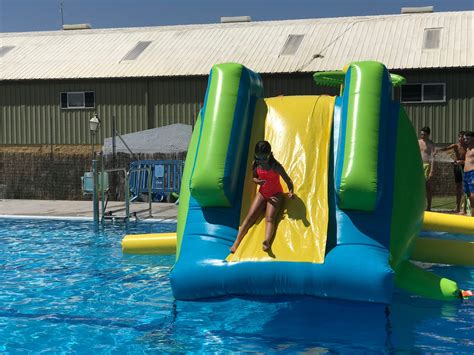 Deportes Bonares Im Genes Primera Atracci N Acu Tica En La Piscina