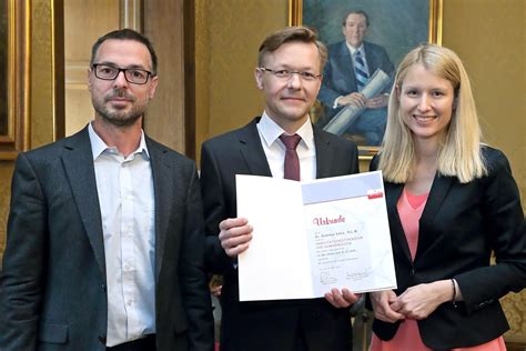 Die gründung des familienunternehmens stellt seit 1983 eine konstante größe im regionalen baugeschäft dar. Habilitationsstipendien für Medizin als Nachwuchsförderung für die Wissenschaft - Landesrätin ...