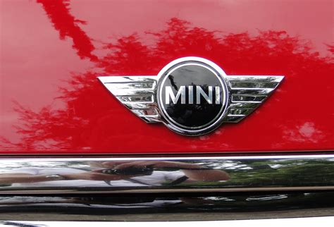 Mini Cooper Logo HD Wallpaper - 9to5 Car Wallpapers