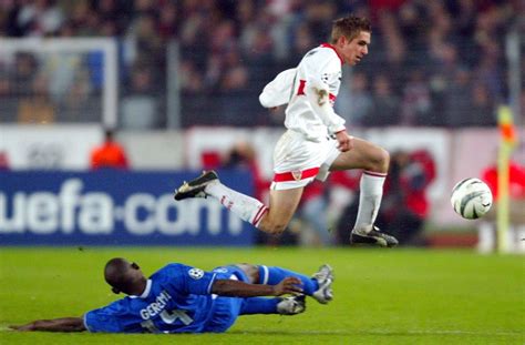 31.07.2021, 21:04 uhr | dpa. Ein Bild aus erfolgreichen Zeiten: VfB-Stürmer Cacau ...