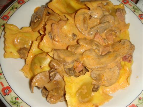 2.0.3 eventuale uso di formaggio. DOLCEmente SALATO: Ravioli funghi e speck