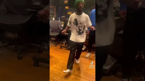 Lil Uzi Vert Learned The Viral Dance To I Just Wanna Rock Youtube