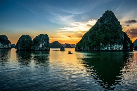 Việt nam) is a country in southeast asia. 16 day Vietnam tour with Halong Bay and Mekong River cruise with flights | Flights Included ...