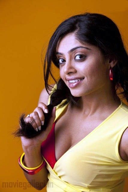 Pin On Cleavage And Down Blouse Of Hot Indian Actress