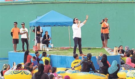 Ronnie hussein belanja erakustik lagu hitnya ' dikoyak waktu' untuk pendengar era fm. Melaka Wonderland bergegar METROTV | Harian Metro