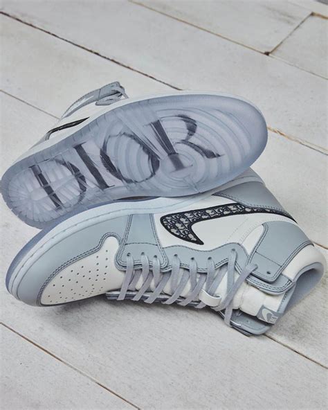 The air jordan i was the first shoe to be worn in the nba with multiple colors. Dior x Air Jordan 1 High - Recherche Google | Hype shoes ...