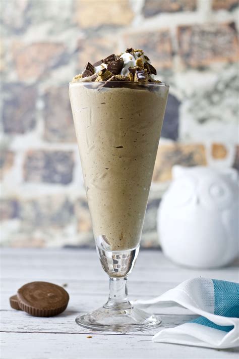 While you can make an oreo milkshake with vanilla ice cream, you can also try it without the ice cream, using frozen bananas in its place. How To Make Reeses Milkshake : Homemade Reese S Blizzard ...