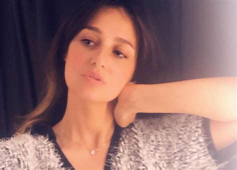 وأكدت حلا شيحة؛ في مقابلة مع برنامج mbctrending من كواليس الدورة الثالثة لمهرجان الجونة السينمائي، أنها أزالت جزءًا من عظمة الأنف. هكذا تحدثت حلا شيحة عن طليقها يوسف خلال اللقاءات: يساعدني ...