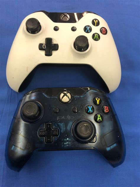 2 Broken Xbox One Controllers As Is For Parts White Blue Pdp Wired